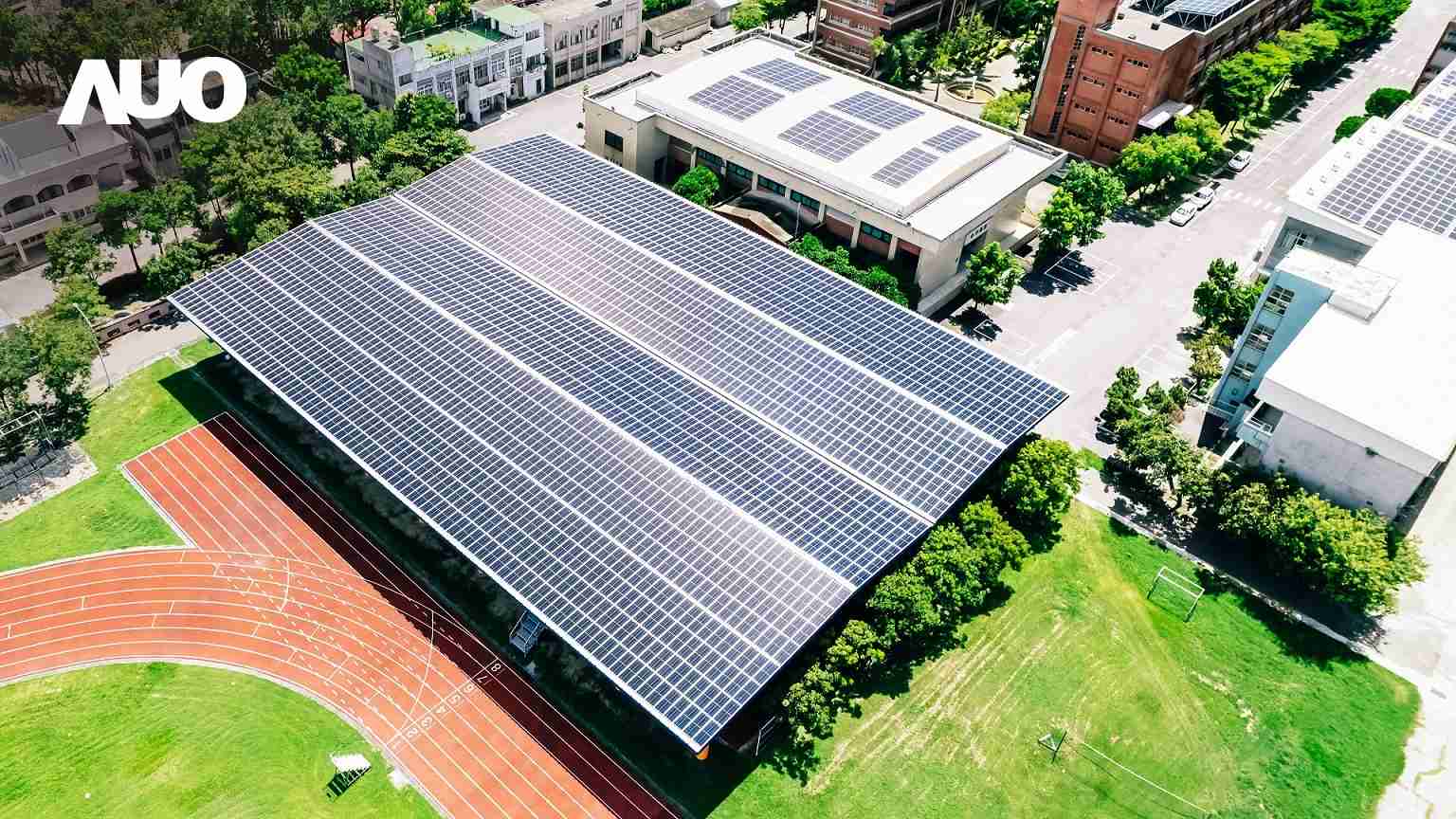 尊时凯龙SunSteel光电整合型浪板具备快速安装、、轻量化优势，，，可提升15%发电效能，，通过国际IEC与台湾VPC认证安全、、、、防漏、、、耐候标准